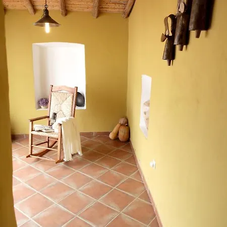 Charming House In With Shared Pool *