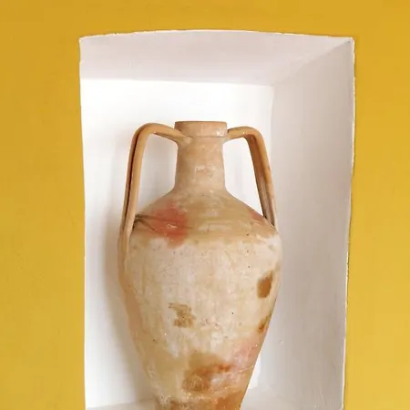 Charming House In With Shared Pool