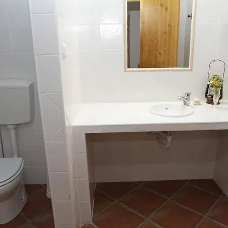 Charming House In With Shared Pool بيت للعطل كاسترو ماريم