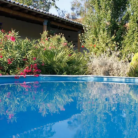 بيت للعطل Charming House In With Shared Pool كاسترو ماريم