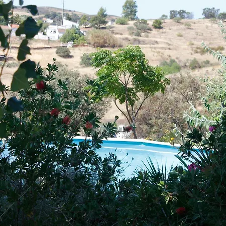 بيت للعطل Charming House In With Shared Pool كاسترو ماريم