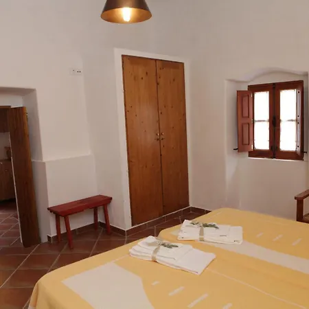 Semesterbostad Charming House In With Shared Pool