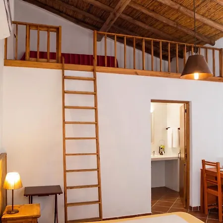 Charming House In With Shared Pool Дом отдыха