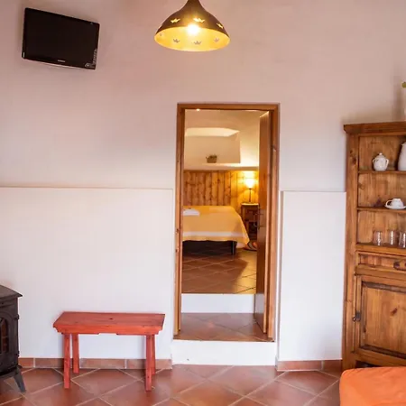 Дом отдыха Charming House In With Shared Pool Каштру-Марин