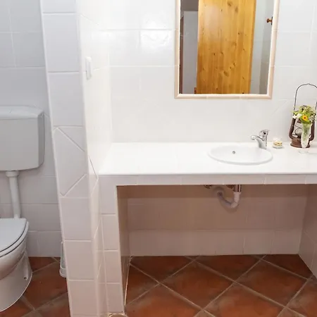 Charming House In With Shared Pool *