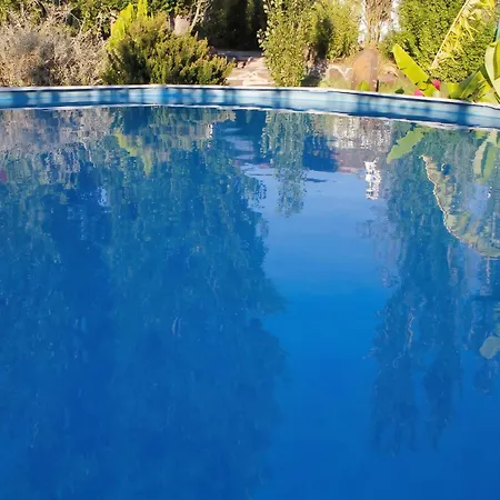 Дом отдыха Charming House In With Shared Pool