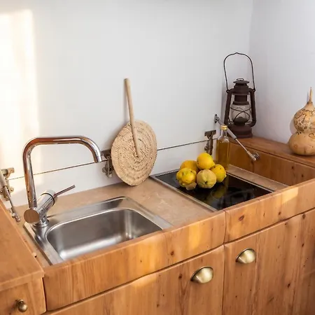 Charming House In With Shared Pool Дом отдыха