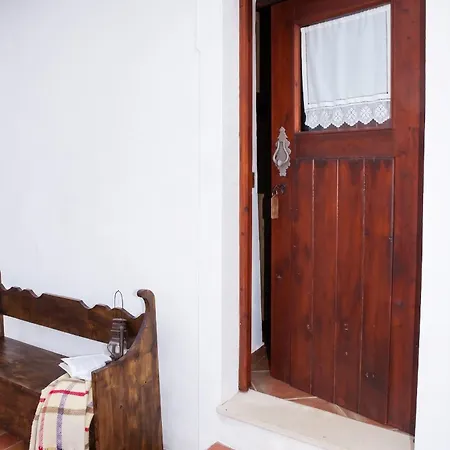Charming House In With Shared Pool Дом отдыха
