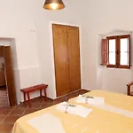 Charming House In With Shared Pool 度假居